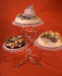 3 verschiedene Torten auf Etagere